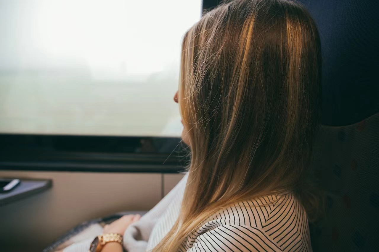 失恋后的女生，为什么明明心痛却不愿意回头  教你三步 挽回女友